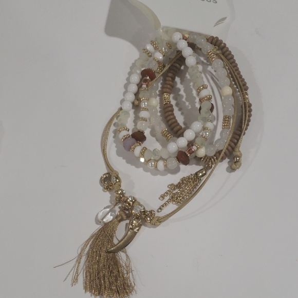 Elegant Set of 5 Gold tone Colorful Beaded Bracelets - Women's Fashion Jewelry - Picture 3 of 9